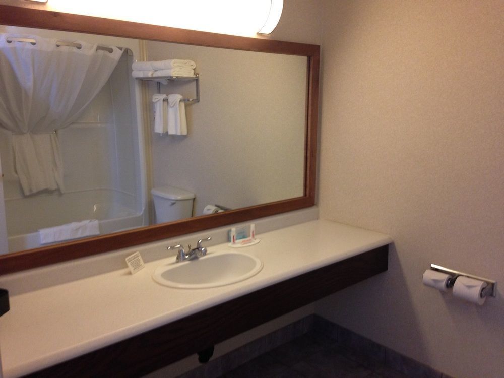 Quality Inn & Suites Cornwall Eksteriør billede