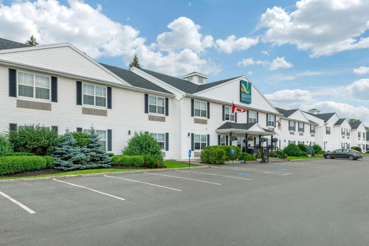 Quality Inn & Suites Cornwall Eksteriør billede