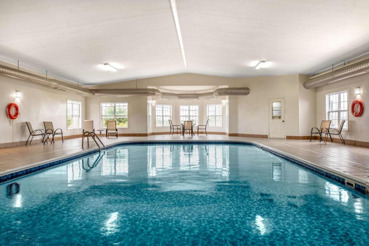 Quality Inn & Suites Cornwall Eksteriør billede