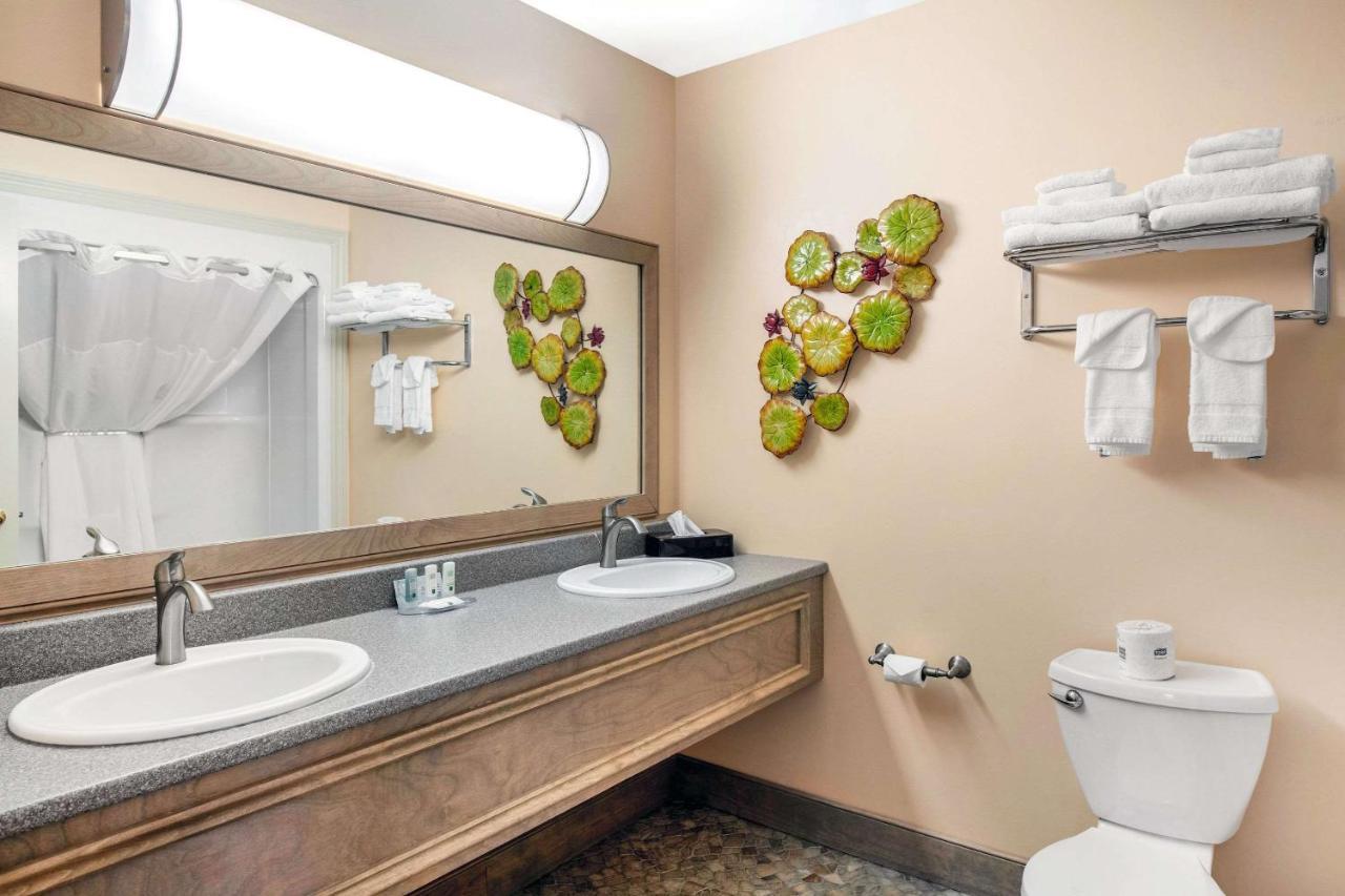 Quality Inn & Suites Cornwall Eksteriør billede