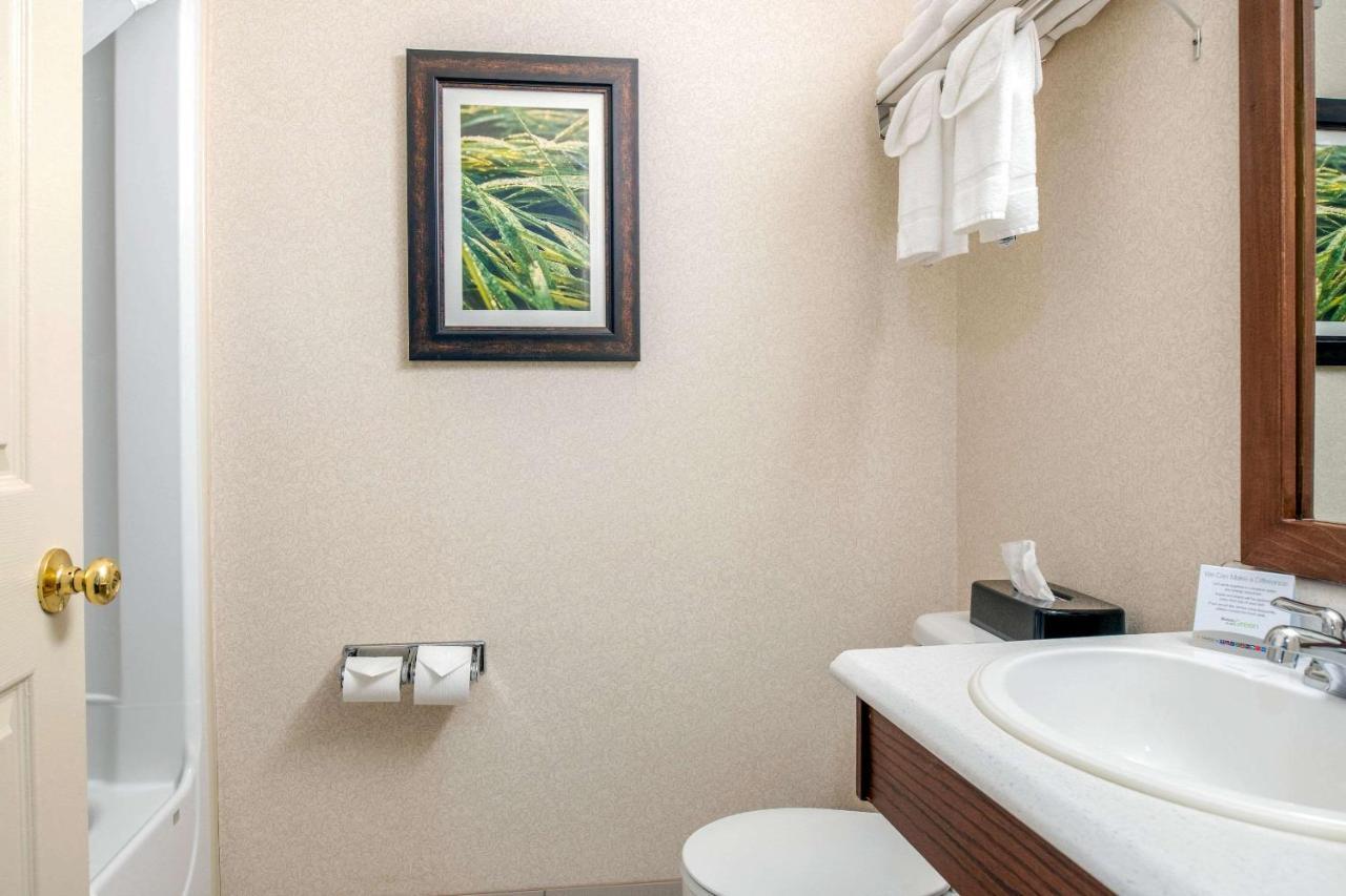 Quality Inn & Suites Cornwall Eksteriør billede