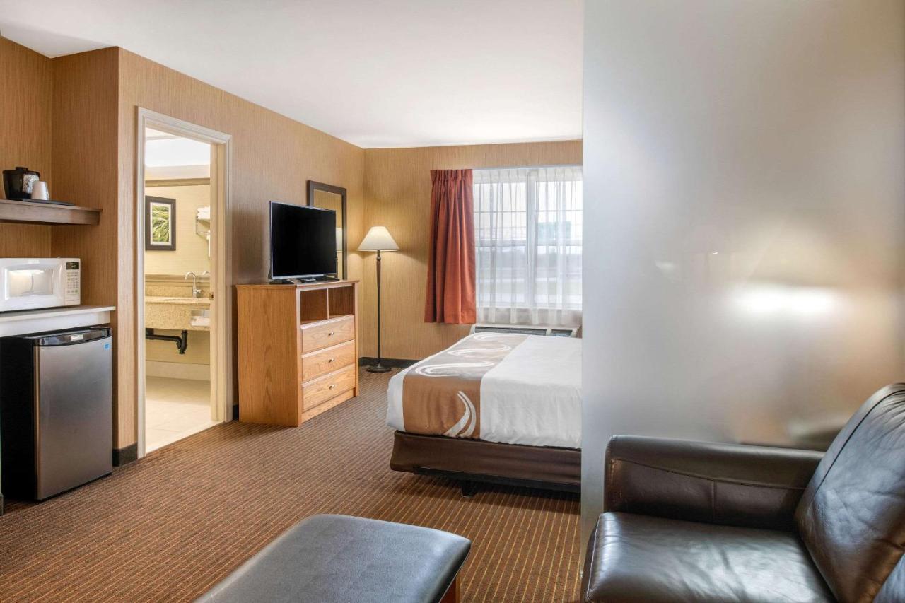 Quality Inn & Suites Cornwall Eksteriør billede