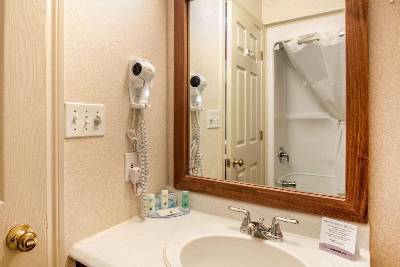 Quality Inn & Suites Cornwall Eksteriør billede