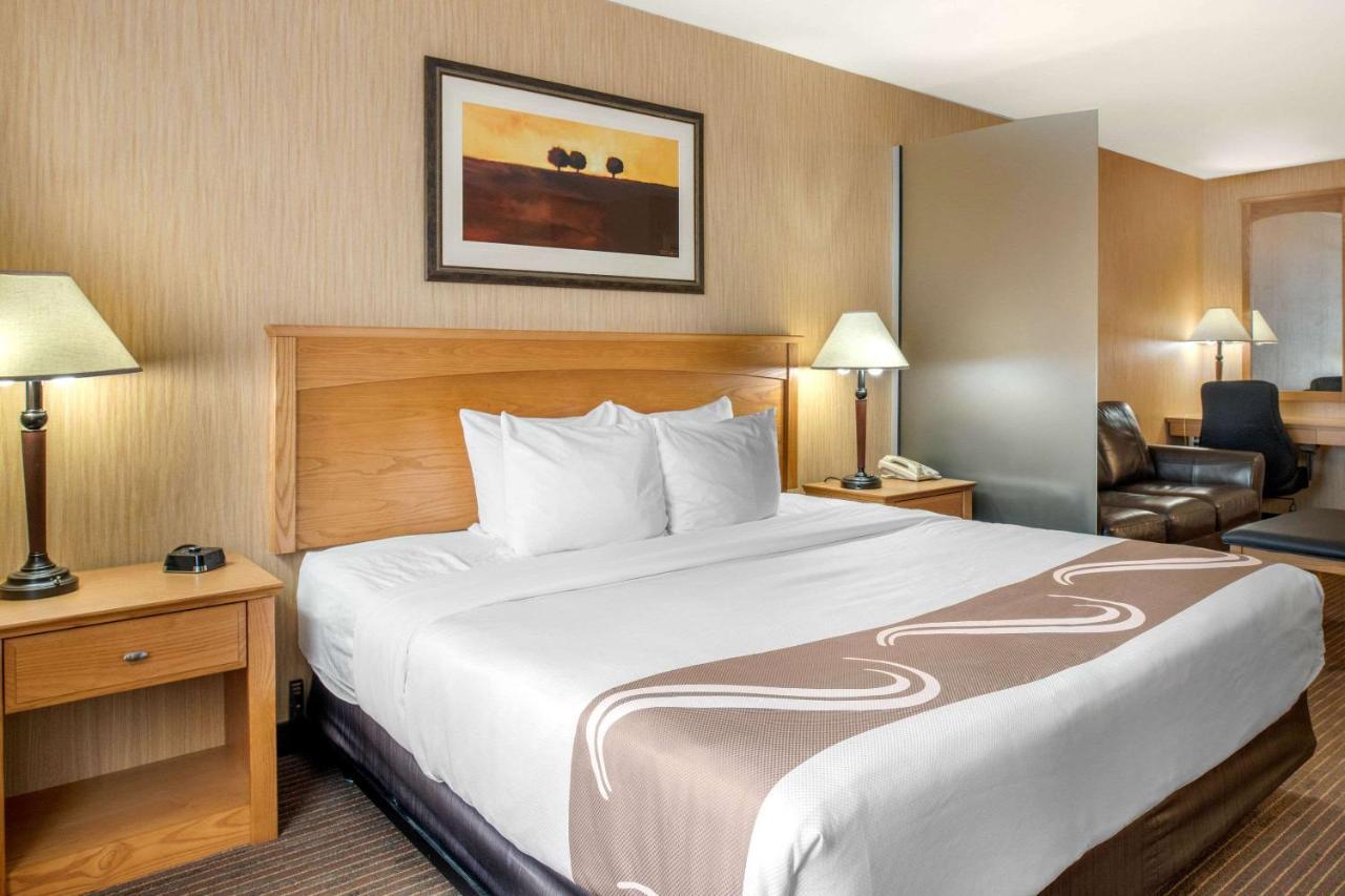 Quality Inn & Suites Cornwall Eksteriør billede